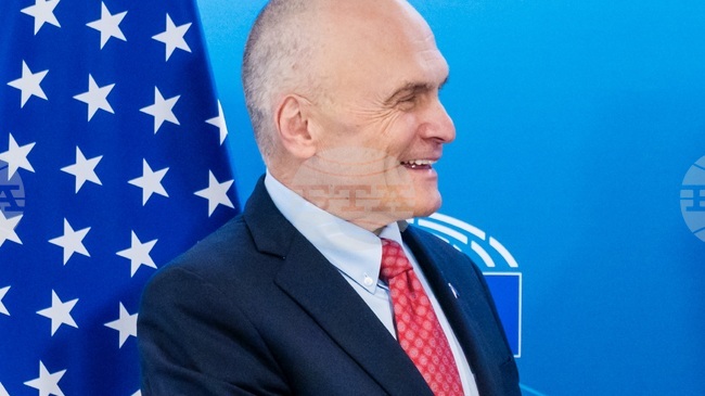 Искаме сътрудничество с Европа, промени в европейското законодателство ще бъдат от голяма полза, каза посланикът на САЩ в ЕС