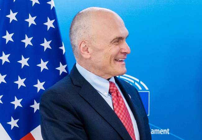 Искаме сътрудничество с Европа, промени в европейското законодателство ще бъдат от голяма полза, каза посланикът на САЩ в ЕС