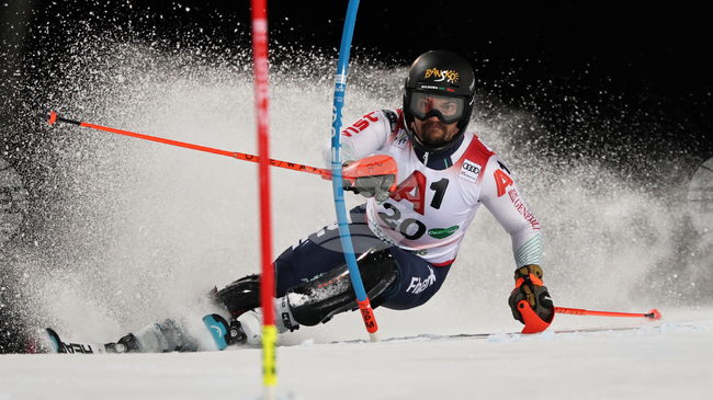 Алберт Попов е 19-и след първия манш в нощния слалом в Шладминг, води норвежецът Атле Ли Макграт