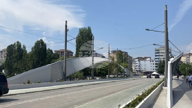 КосоваПрес: Трима албанци, наети от Службата за общности и завръщане в Северна Митровица, са уволнени