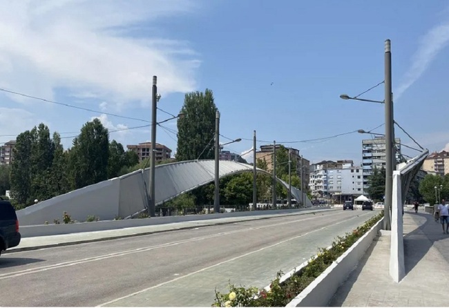 КосоваПрес: Трима албанци, наети от Службата за общности и завръщане в Северна Митровица, са уволнени