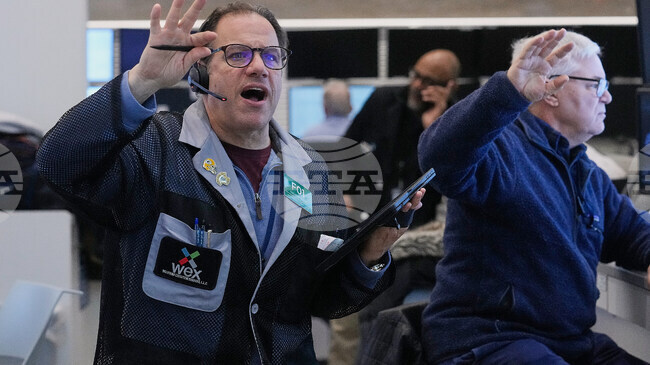 Nasdaq спада рязко под натиска на поевтиняването на акциите на големите технологични компании 