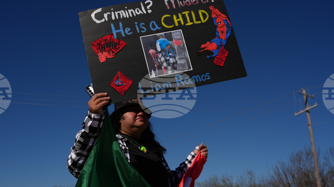 Полицията разпръсна със сълзотворен газ мирна демонстрация пред център на задържане на мигранти в щата Тексас