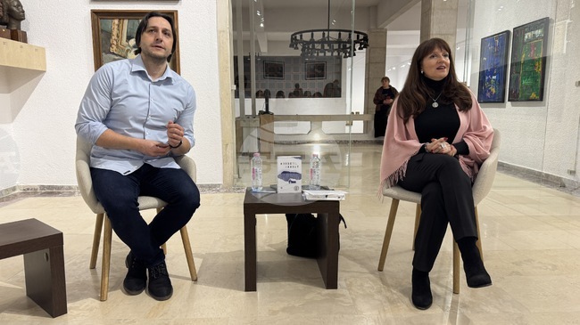 Разговор с писателя Евгени Черепов постави началото на тазгодишното издание на проекта „Пос(в)щение на картина“ в Казанлък