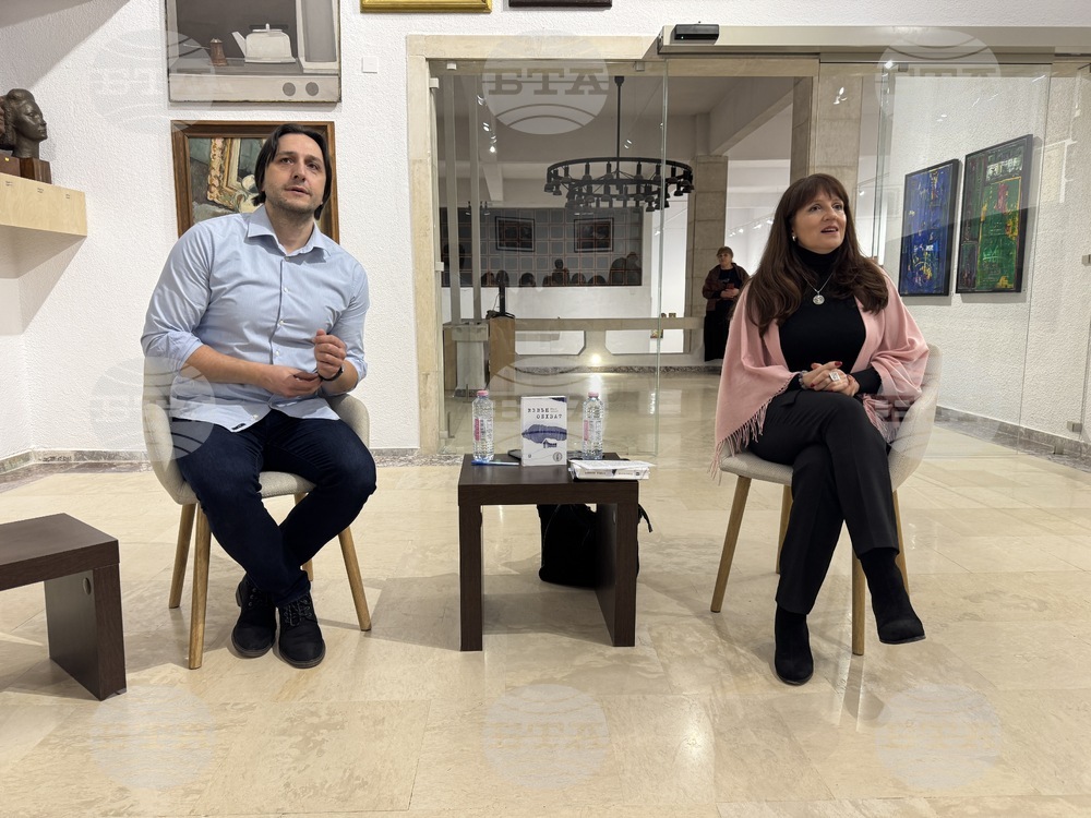 Разговор с писателя Евгени Черепов постави началото на тазгодишното издание на проекта „Пос(в)щение на картина“ в Казанлък