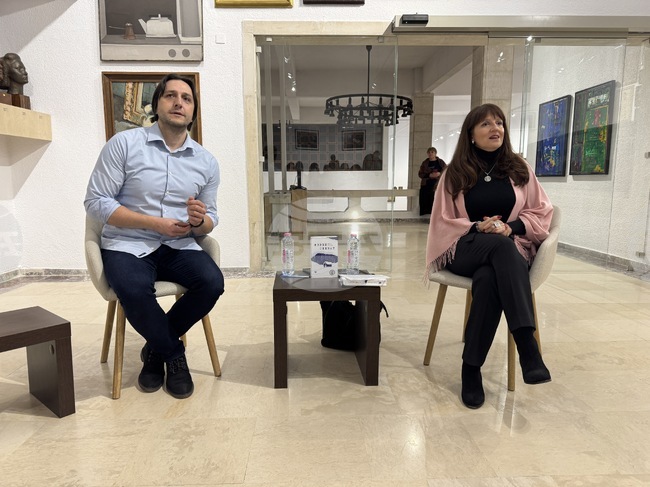 Разговор с писателя Евгени Черепов постави началото на тазгодишното издание на проекта „Пос(в)щение на картина“ в Казанлък