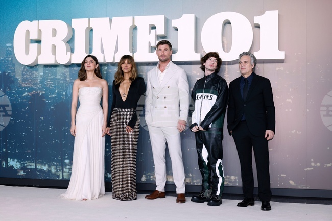 Крис Хемсуърт и Марк Ръфало се събират в екшън трилъра „Престъпление 101“