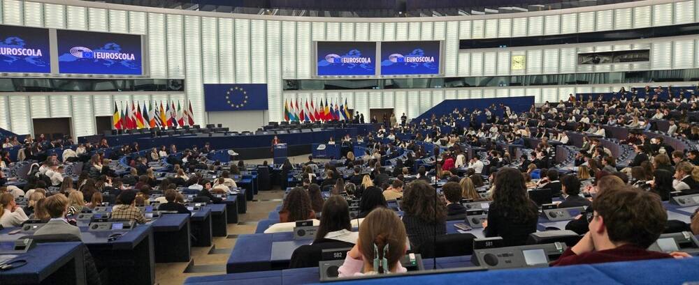 Ученици от Свищов участваха в сесия на „Евроскола“ в Страсбург, организирана от Европейския парламент 