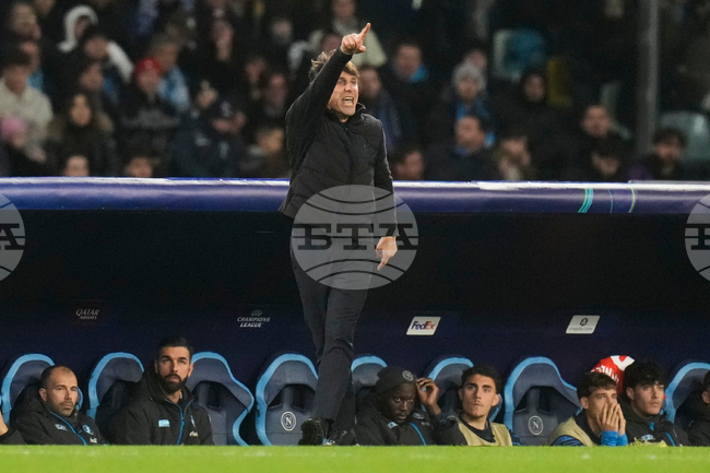 Треньорът на Наполи Антонио Конте похвали играчите след отпадането от Шампионската лига, но се оплака от натоварената програма в Серия А