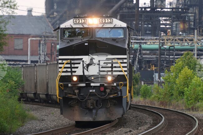 Earns Norfolk Southern