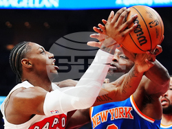 Knicks Raptors Hockey