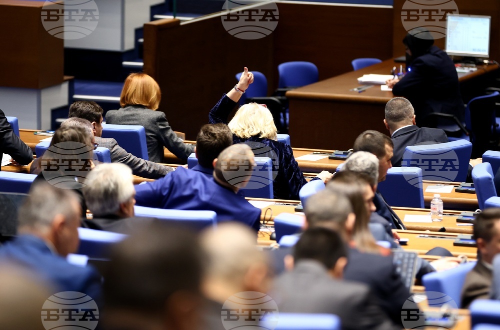Народното събрание обсъжда на първо четене дали да ограничи броя на секциите извън ЕС и дали да бъде върнат изцяло машинният вот