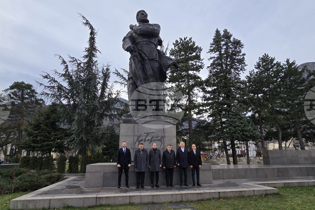 Participants in 14 Centuries of Bulgaria in Europe Programme Honour Memorials in Vratsa