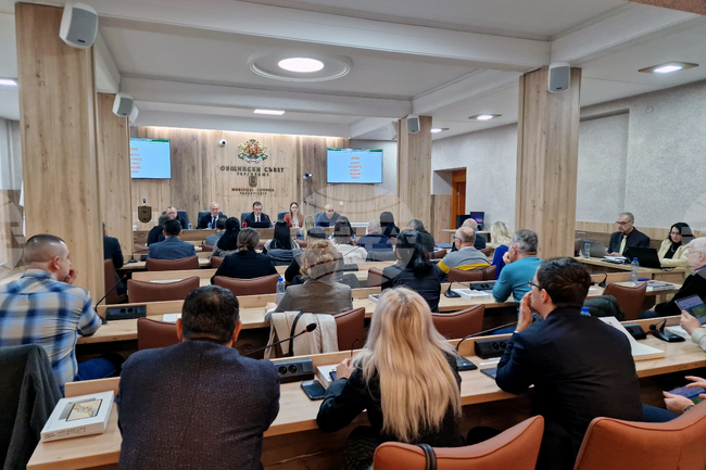 Общинският съвет в Търговище заседава в обновена зала