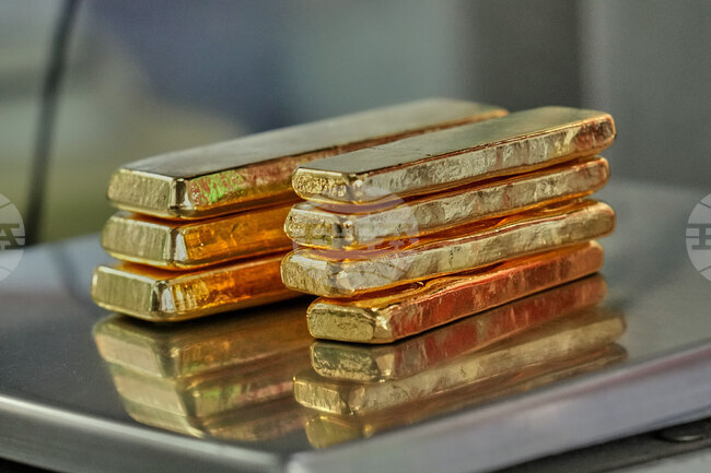 Цените на златото и среброто продължават рязкото си понижение, водейки до разпродажби при редица други активи