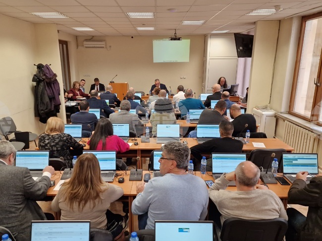 Общинският съвет в Горна Оряховица одобри проекти за ремонти на басейн, читалище и Младежки дом за над един милион лева