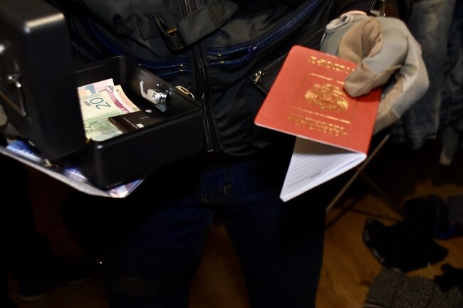 Прокуратурата обвини седем души за каналджийство след акция с ГДБОП