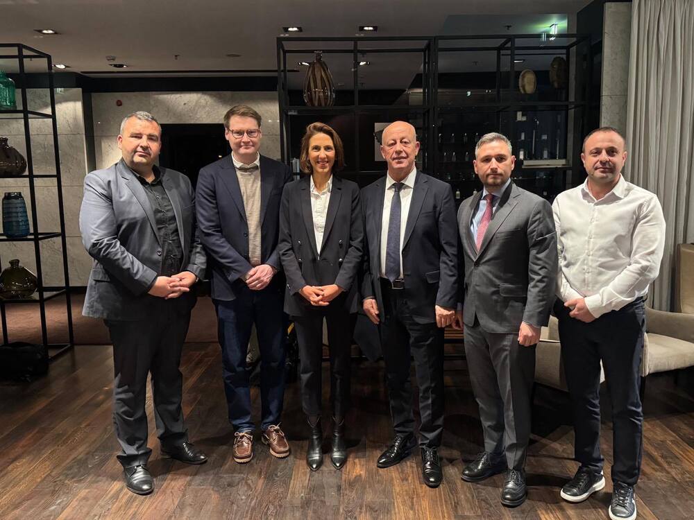 Кметът на Минерални бани Мюмюн Искендер каза, че търси подкрепа от председателя на групата „Обнови Европа“ в ЕП, защото смята, че е подложен на репресии