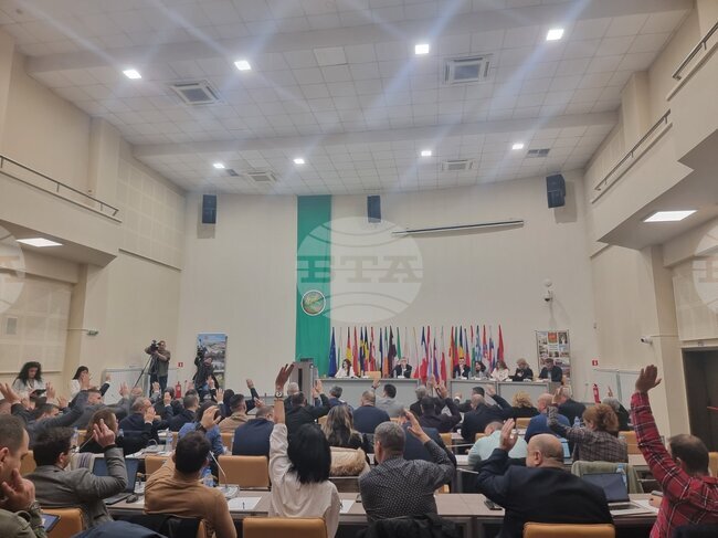 Общинските съветници в Стара Загора не взеха решение за бъдещето на паметника „Братска могила“