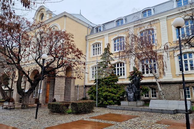 Ремонтът на Хуманитарната гимназия "Св. св. Кирил и Методий" в Пловдив ще приключи през месец май