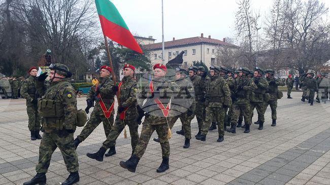 С тържествен ритуал от Плевен бе изпратен военен контингент на мисия в Косово