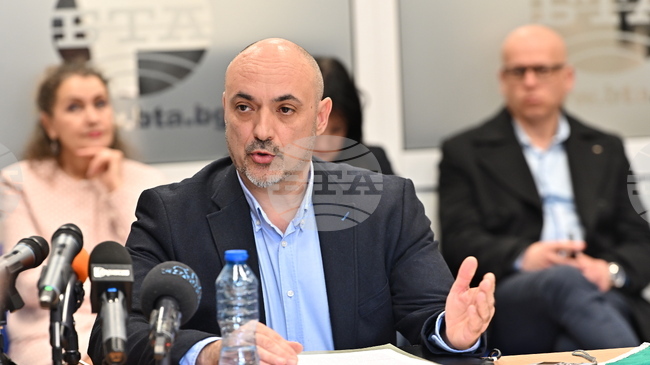 Темата за Априлското въстание е от ключовите в учебниците и помагалата по история, каза директорът на СУ „Христо Ботев“ във Враца Красимир Богданов