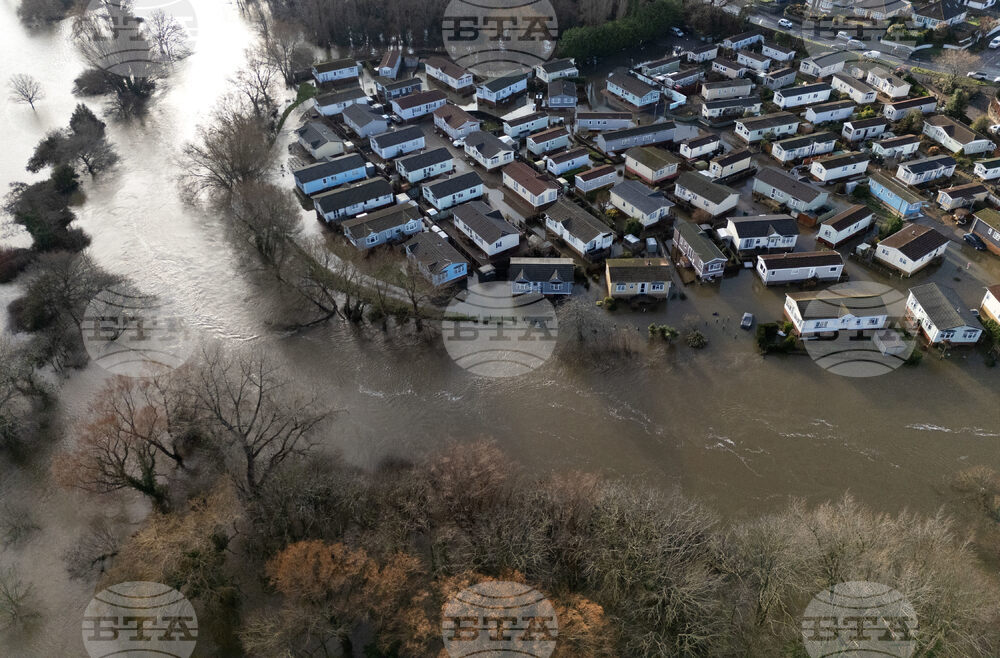 Над 80 нови предупреждения за наводнения и проливни валежи бяха издадени във Великобритания