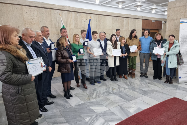 Общини, организации и фирми от Смолянска област са отличени с награди "Лидери в усвояването на средствата от Европейския съюз" 