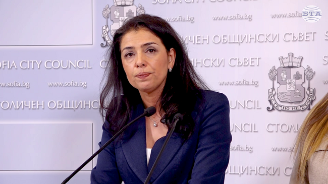 Столичната община съкращава 50 служители от дирекция "Общински приходи", сред които и бременна жена, съобщи съветникът Ваня Григорова