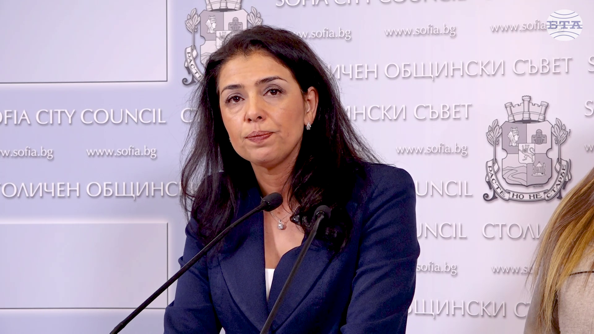 Столичната община съкращава 50 служители от дирекция "Общински приходи", сред които и бременна жена, съобщи съветникът Ваня Григорова