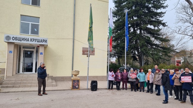 Жители на Община Крушари протестират срещу инвестиционно намерение за изграждане на ветроенергиен парк в землищата на седем села 