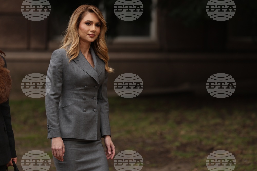 Президент - Мария Филипова - консултации