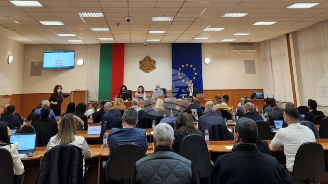 Общинският съвет в Пазарджик одобри Общински план за младежта за 2026 г.