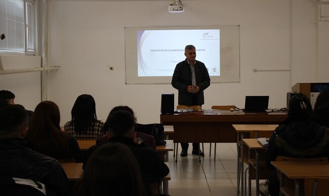 ОИЦ - Разград се срещна с гимназисти и техни преподаватели