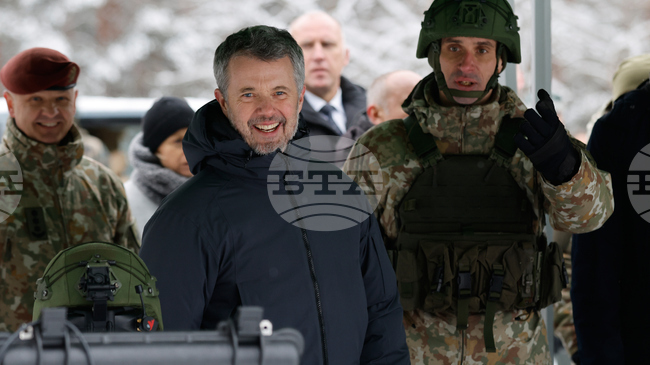 Кралят на Дания пристигна в Гренландия, за да демонстрира подкрепата си