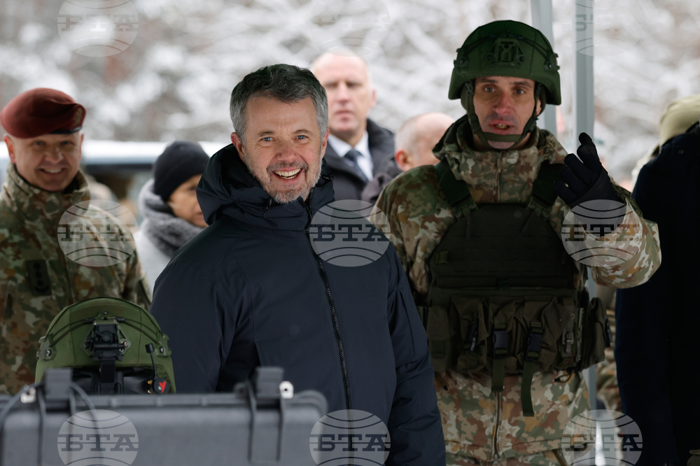 Кралят на Дания пристигна в Гренландия, за да демонстрира подкрепата си