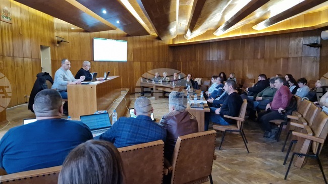 Общинският съвет в Елена одобри предложение за партньорство с пожарната във Велико Търново и избра временен управител на автотранспорта