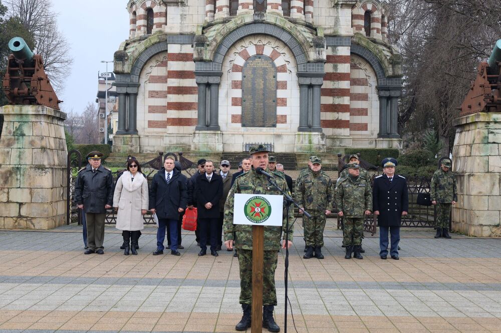 Български военен контингент бе изпратен тържествено за участие в Стабилизиращите сили на НАТО в Косово