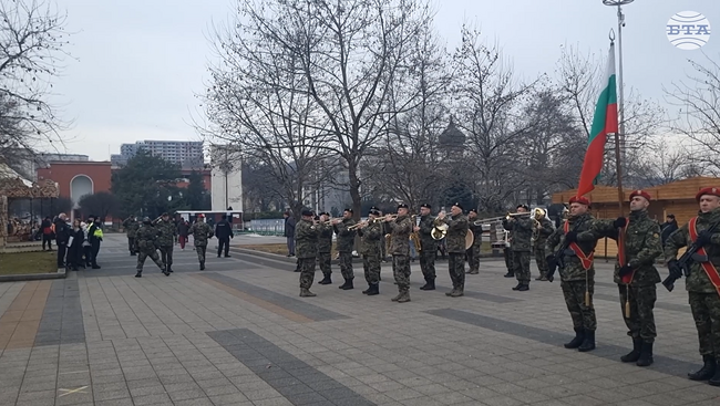 С тържествен ритуал от Плевен бе изпратен военен контингент на мисия в Косово