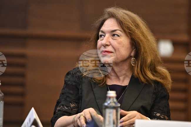 Изразявам уважението си към професионализма, с който защитавате правата на гражданите, пише и.ф. председател на ВАС в поздравителен адрес към българските адвокати