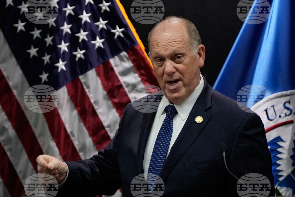 Броят на имиграционните служители в Минесота може да бъде намален, но само при "сътрудничество" с щатските власт, каза представител на Тръмп