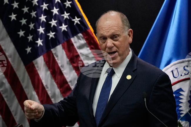 Броят на имиграционните служители в Минесота може да бъде намален, но само при "сътрудничество" с щатските власт, каза представител на Тръмп