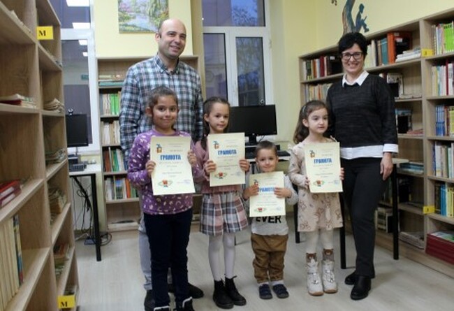 Наградите за читател на годината в Общинска библиотека – Свиленград връчи кметът арх. Анастас Карчев