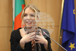 Европейски парламент - Вероника Цифрова - пресконференция