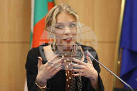 Европейски парламент - Вероника Цифрова - пресконференция