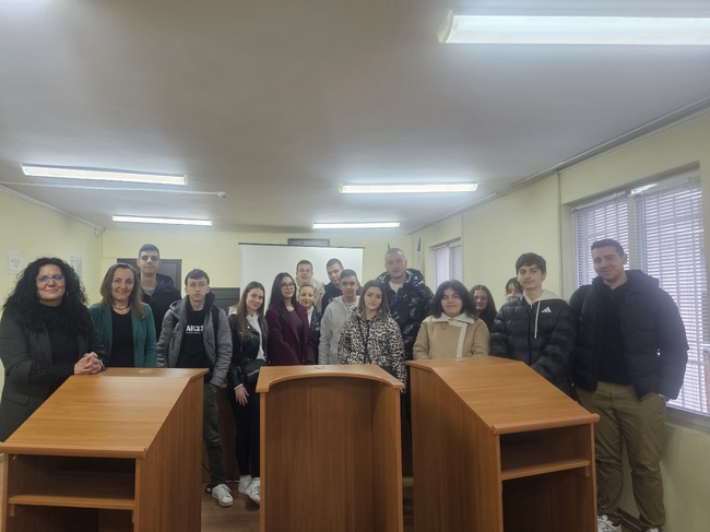 Окръжен съд – Кърджали: Урок на тема „Децата и опасностите в интернет и социалните мрежи. Защита на личните данни в интернет пространството“