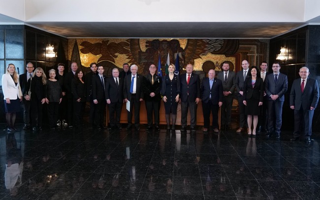 МВнР: Заместник-министър Велислава Петрова връчи ,,Златна лаврова клонка‘‘ на мексиканския гражданин Дан Тартаковски за неговия съществен принос за популяризирането на България и стореното от българското общество по време на Втората световна война за спасяването на българските евреи