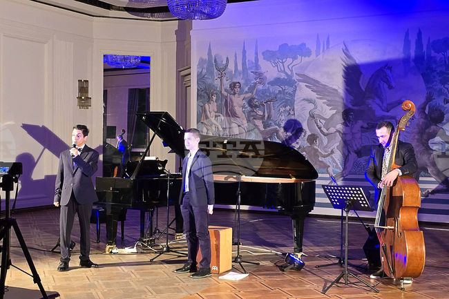 Млади музиканти представиха в Добрич “Музикално пътешествие”