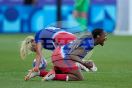 US Dunn Retires Soccer