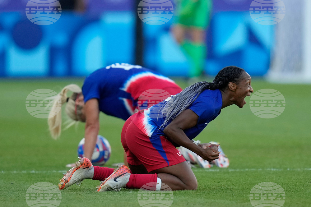 US Dunn Retires Soccer